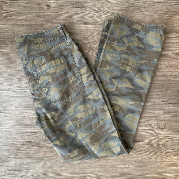 ANN MASHBURN Pants - *SALE* Ann Mashburn Lightweight Stretch Flare Cropped Cotton Pant Camo Size 26